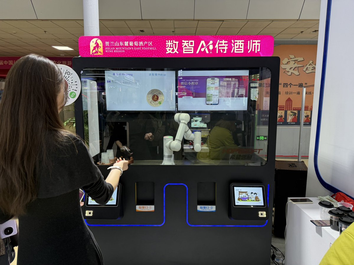 DailyBeijing's tweet photo. 技术赋能发展 了解博览会中的葡萄酒产业新技术
From #AI sommeliers to automated grape harvesting — technology is empowering the wine industry. Explore the new wine-tech innovations at the 6th China (#Ningxia) International #Wine Culture and Tourism Expo! #TechInnovation #WineTech https://t.co/cz9H3kXyQg