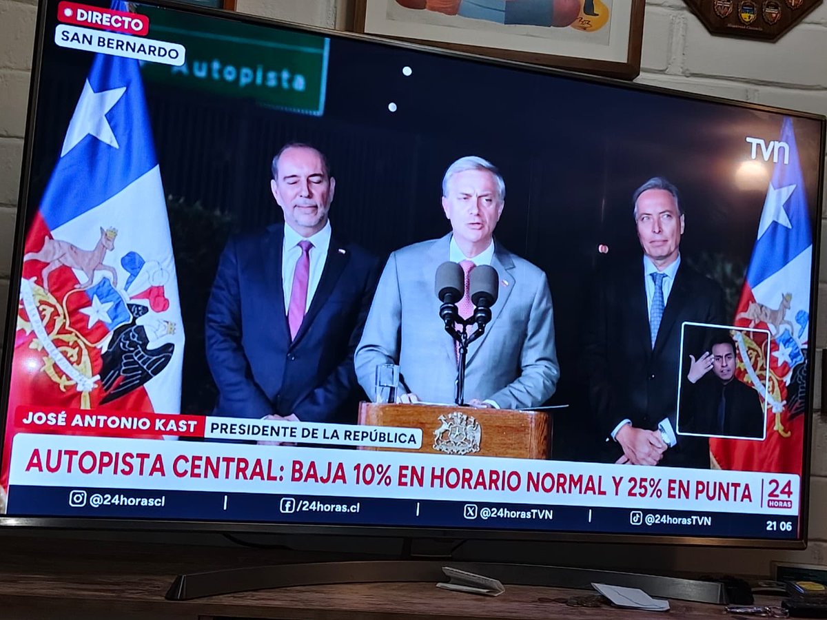 Pablo_RoblesVar's tweet photo. Jajaajaja
A contar del 2027
Después q el uno de enero subirá el 20%
Por cierto aumentan los años de concesión.
Nada para regiones…
Sinvergüenzas.
Hasta cuando nos seguirán kagando. https://t.co/6CGjQDgT9t