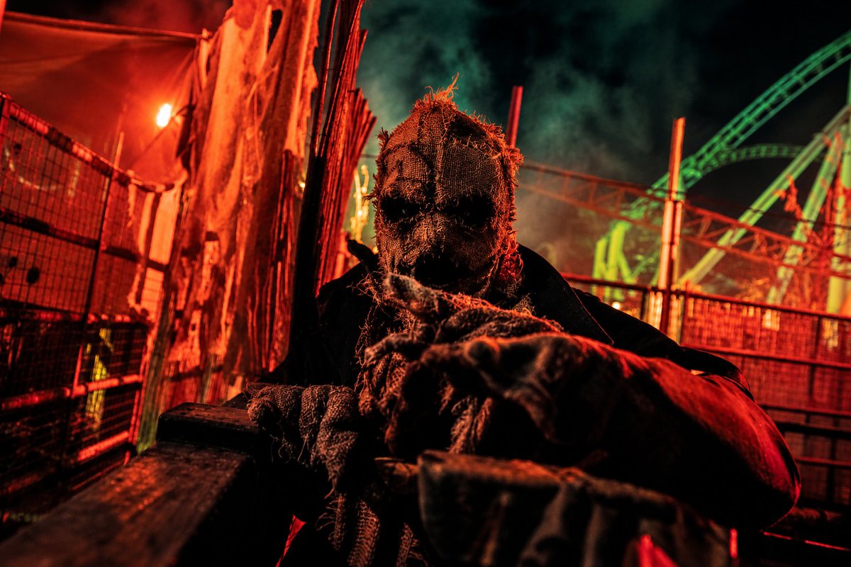 MCNLNUK's tweet photo. THE CROWS ARE WATCHING. 🐦‍⬛

FRIGHT NIGHTS — Throwback 2024
📸 MCNLN | Through My Lens
#TheCrows #ThorpePark #FrightNights #25YearsOfFear #ThorpeParkFrightNights #ScareActors #ThemeParkPhotography #MCNLN @THORPEPARK  @MerlinapUK https://t.co/6sCGnRecad