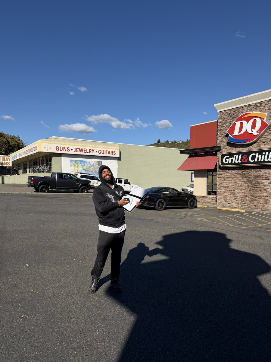 MaxFullard's tweet photo. Found a PS5 Pro for $550 at a random pawn shop while road tripping 😊😊😊🤝 https://t.co/sTrKebXrA6