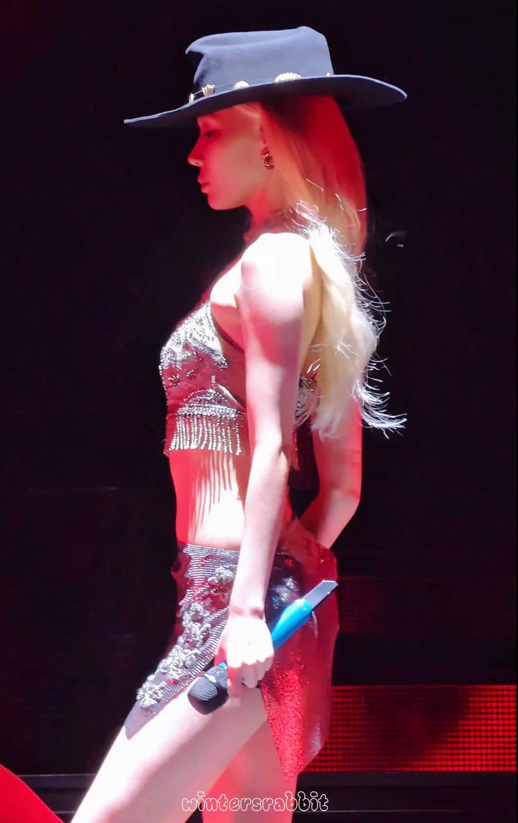 joyminjeong's tweet photo. WINTER WHAT THE HELL https://t.co/BikjiDetpv