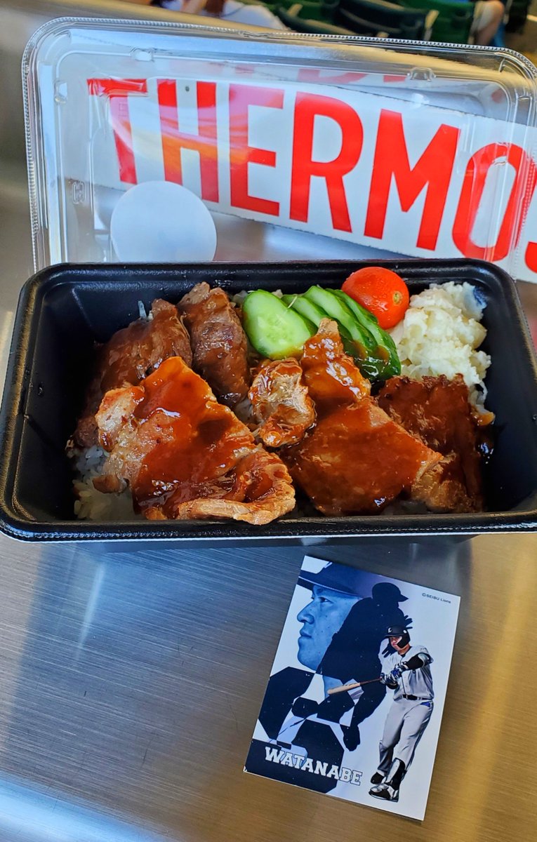 KoYu1717's tweet photo. 昨日の獅子まんま
渡部聖弥の若大将丼💃
食べ応えのある一品
牛のさがり
豚の肩ロース特製ソース
で召し上がれ～✨️
牛さがり冷めたら
硬くなって💦
でも豚肩ロース柔らか✨️
仄かにケチャップ香る
特製ソースでご飯がススム君！
さりげないポテサラ？👍
もうこれで見事に腹パン
美味しく完食です😋 https://t.co/K1zgjkM1Nw