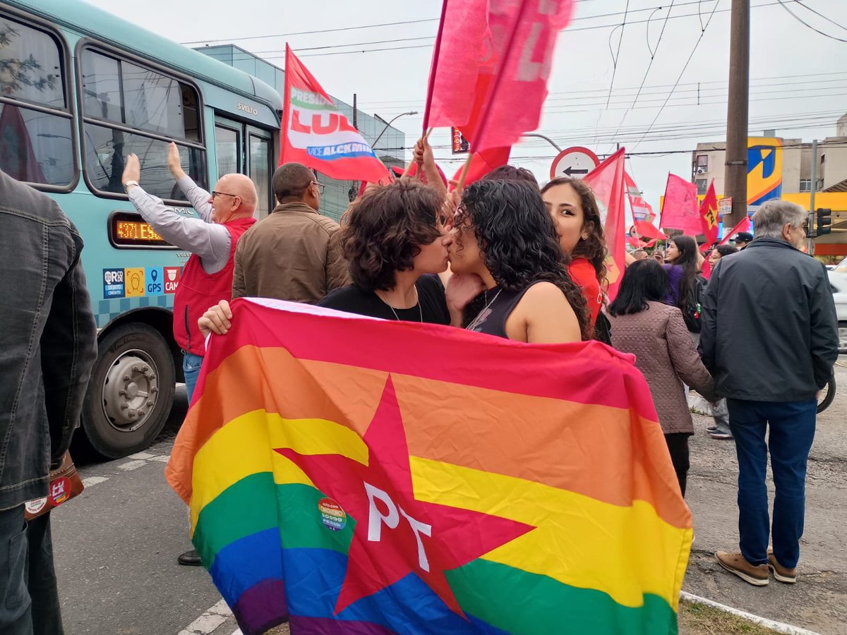 Martins0903's tweet photo. o amor lésbico é um ato revolucionário. https://t.co/XIKuHbjyAj