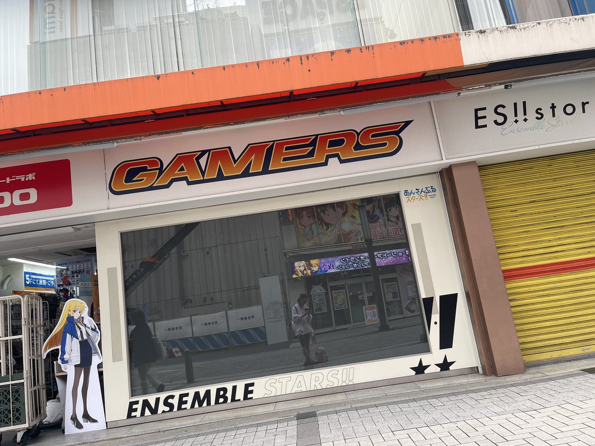 Shieria_holo's tweet photo. 早めに着いちった https://t.co/AWsmVUwOB1