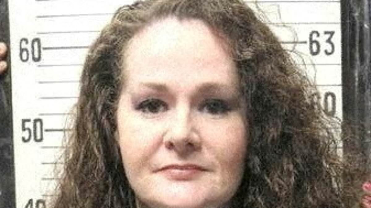 Daily_MailUS's tweet photo. 911 recordings reveal confusion among first responders and prison staff after Christa Pike survived execution attempt https://t.co/BYf7xb9Huy https://t.co/66Ai3sMoS3