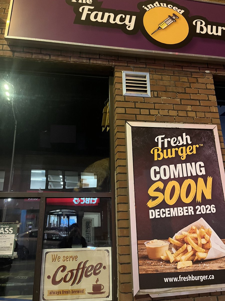 anotherglassbox's tweet photo. BREAKING: the fancy induction in the burger is RACCOON https://t.co/sJQcg2lvNk