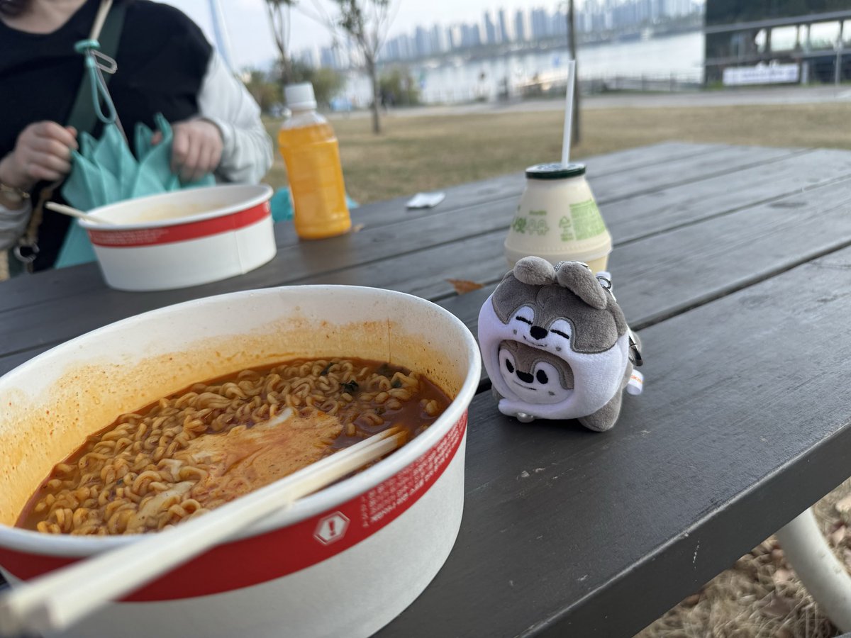 sy498's tweet photo. 3日目🇰🇷
聖地巡り
3万歩歩いた https://t.co/E7yj6m6PYw