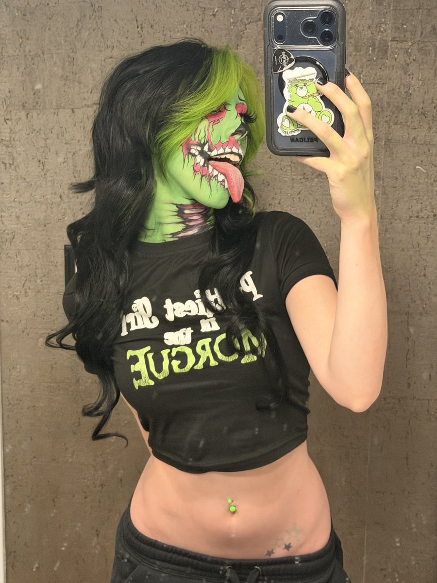 UzzeyBunny's tweet photo. Eat your heart out🖤 https://t.co/3C2gKWiYrO