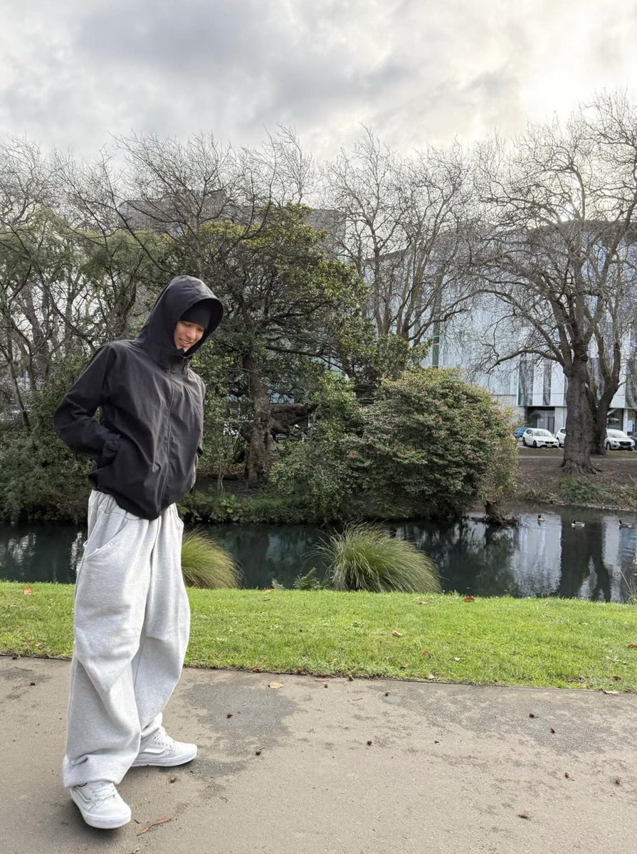 tetecoidezinha's tweet photo. favorite genre of keonho pics https://t.co/wP4s3qlsIy