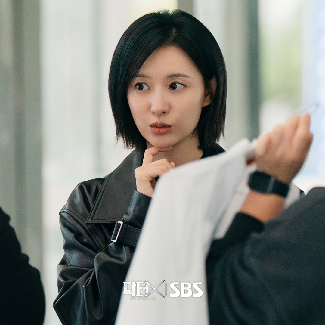 jwoniiee_'s tweet photo. SBS has released behind the scenes photos of #KimJiWon in #DoctorX https://t.co/tECV945gnZ