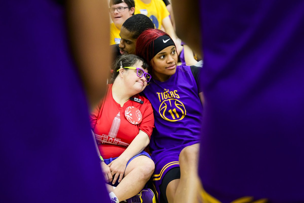 LSUwbkb's tweet photo. Grateful to spend time with Special Olympics Louisiana today 🫶 https://t.co/4ZMW3TzVds