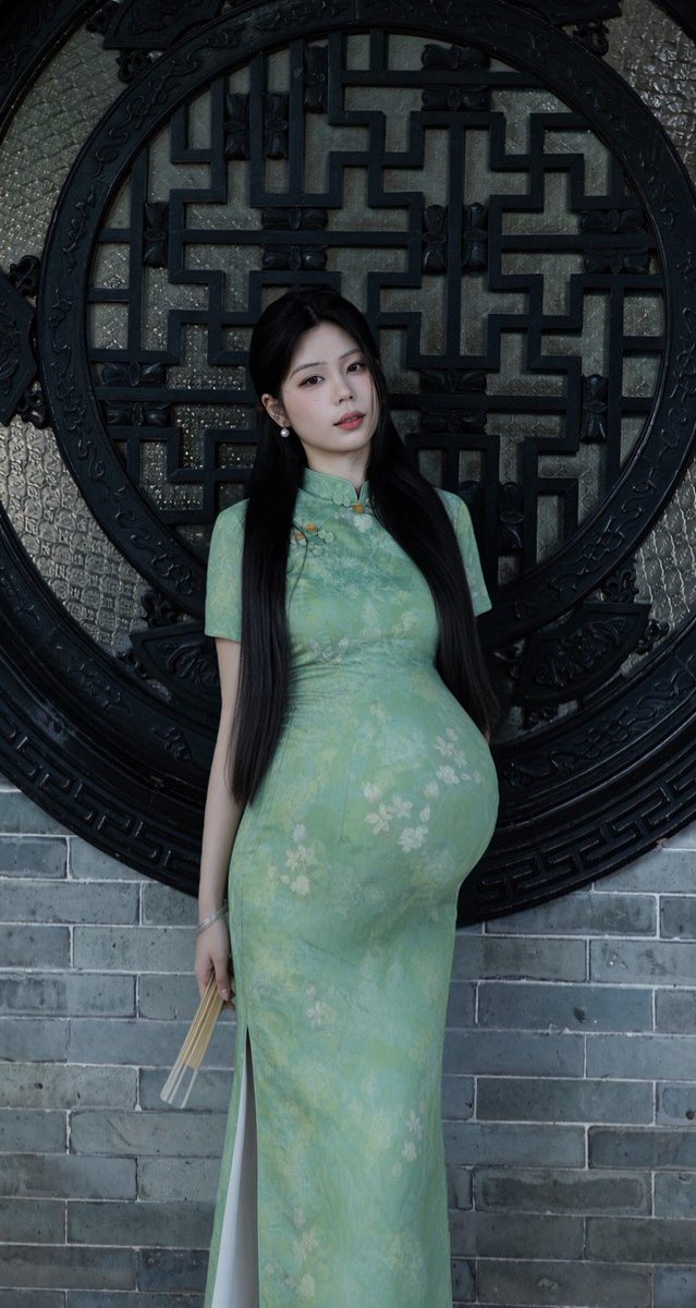 Jasmineteee077's tweet photo. 🇨🇳模特妈妈日常
中式竹叶青紧身旗袍
17周 5天 🤰🏻👶🏻👶🏻👶🏻👶🏻 https://t.co/lCEHrrtILv