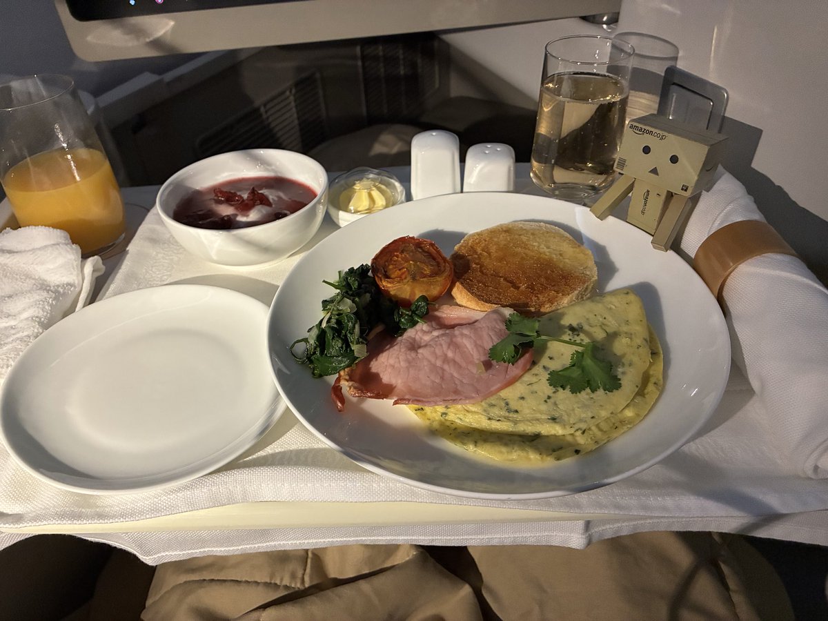 hmdkecchi's tweet photo. ビジネスクラス夜食&amp;朝食😋

#ダンボー旅 https://t.co/1ZjOxGVUy9