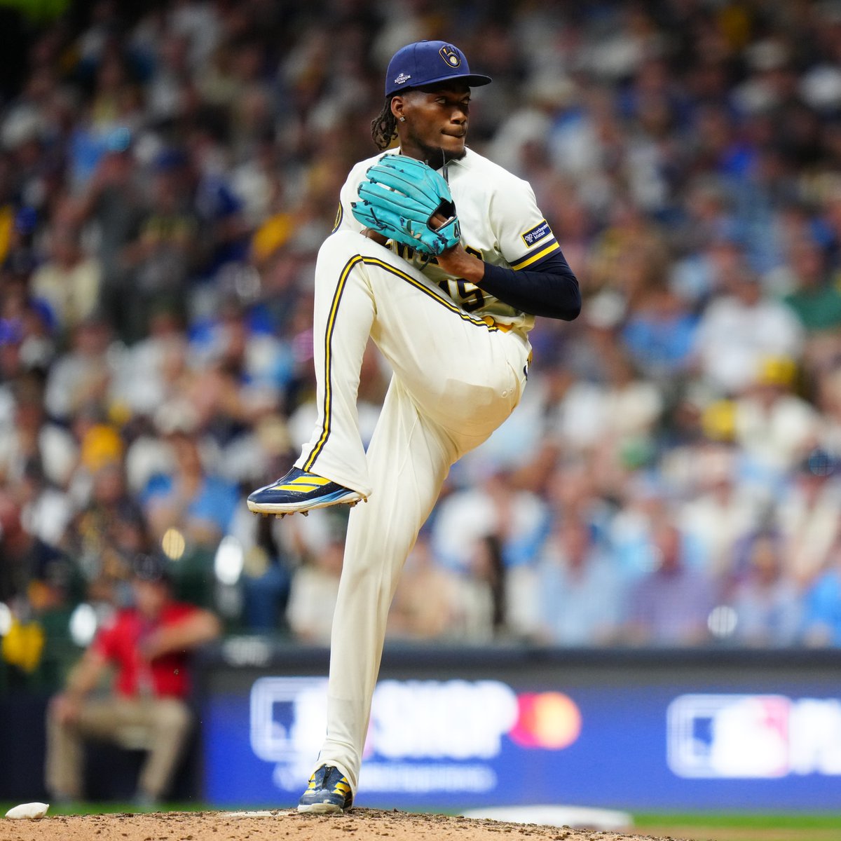 MLBNetwork's tweet photo. Dustin May: 1 IP, 1 K, 0 H, 0 BB
JoJo Romero: 1 IP, 2 K, 0 H, 0 BB
Abner Uribe: 1.1 IP, 2 K, 0 H, 0 BB
Aaron Ashby: 1.2 IP, 2 K, 0 H, 0 BB

The @Brewers are the FIRST bullpen in MLB history with 5 perfect IP in a Postseason game 🔒

(via @EliasSports) https://t.co/xZxyubhl3b