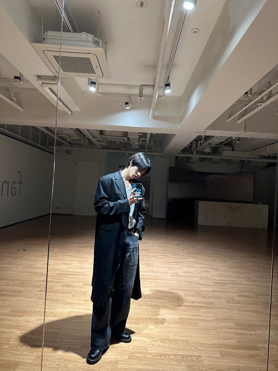 junyeopbabo's tweet photo. 완내스 헤어착장 😻😻😻😻 https://t.co/shPNoQziqE