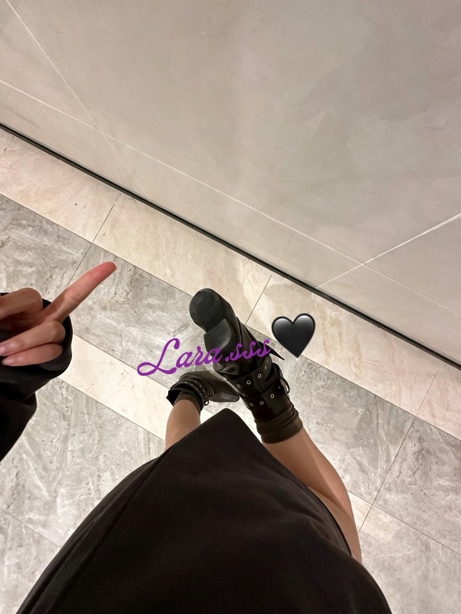 Laraw2iti's tweet photo. 睁开眼就看见这个傻逼无脑贡钱🤑我非常喜欢这样的奴，不需要任何洗脑认清你本身就是一个低贱的无脑傻逼，生下来就是为我服务的。其他傻逼来尝试一下 你会越贡越无脑🤭越无脑越贡钱🤏

Woke up to this brainless loser paying me 🤑 Born to serve me. The more you pay, the dumber you get 🤏
#女s https://t.co/9er3Zbi6oD