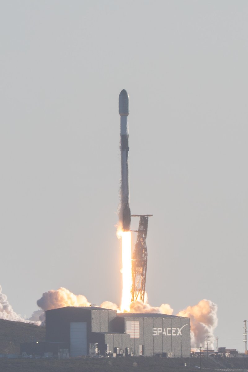 SLDelta30's tweet photo. 🚀 69 and counting! At 5:28 p.m., Team Vandenberg supported a SpaceX Falcon 9 launch from SLC-4E, sending 27 Starlink satellites into LEO. Need assured access to space? There's a spaceport for that. 🛰️
#WelcometoSpaceCountry #CaliforniaIsSpaceCountry #GatewaytoTheFuture https://t.co/gP9yst0nov