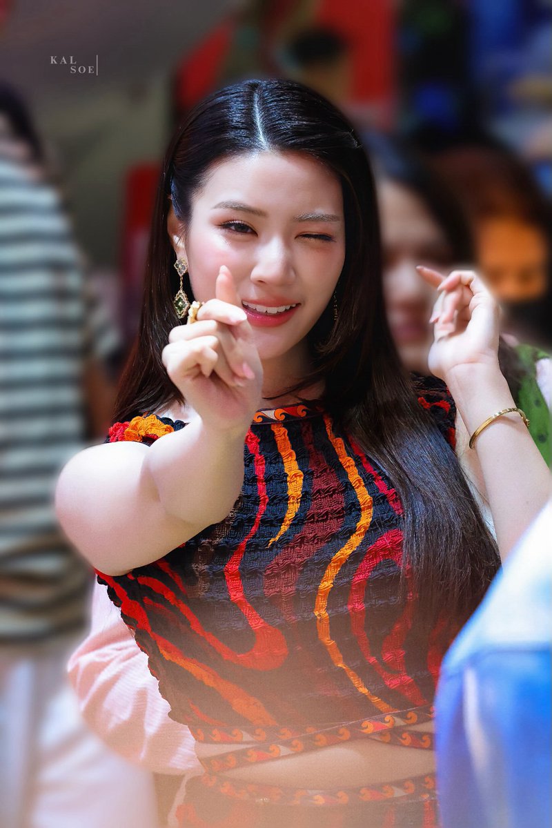 FiloROSIE's tweet photo. I can totally understand how Alkeys feel when they meet Ginny 🥹💗 They must be so happy, and I bet they miss her so much when they don’t get to see her again. She’s just THAT charismatic. Once you meet her, how could you not miss her? 😭🫶🏻

GINNY X DOLCE ITALIA 2026
#CentralDolceItaliaXGinny