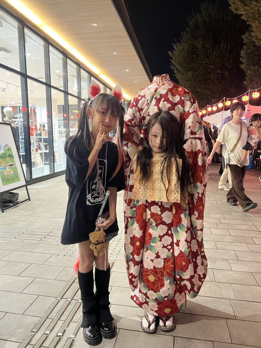 arare_hgd's tweet photo. #妖怪盆踊り2026 今年もたくさんのお客様に変幻堂メイクブースにお越しいただき、ありがとうございました！可愛いかっこいい美しい妖怪仲間がたくさん増えました✨
そして㊗️オリさんの鬼婆がコンテストで優勝❗️いそがしは中沢賞、しろまるはパフォーマンス賞と本当に嬉しいです✨主催の皆様、毎年楽しいイベントをありがとうございます☺️
今年はついにふふふちゃんさんにもお会いする事ができました💓
変幻堂の妖怪わんわんもよろしくね！

いそがしのけっけさん（@Kg_12501 ）