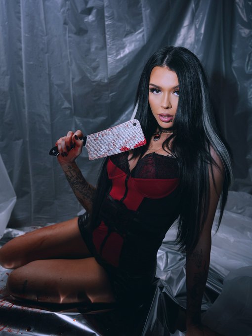 generationnjade's tweet photo. Love cuts deeper then any knife could 💜😋🔪 https://t.co/scneycItiP