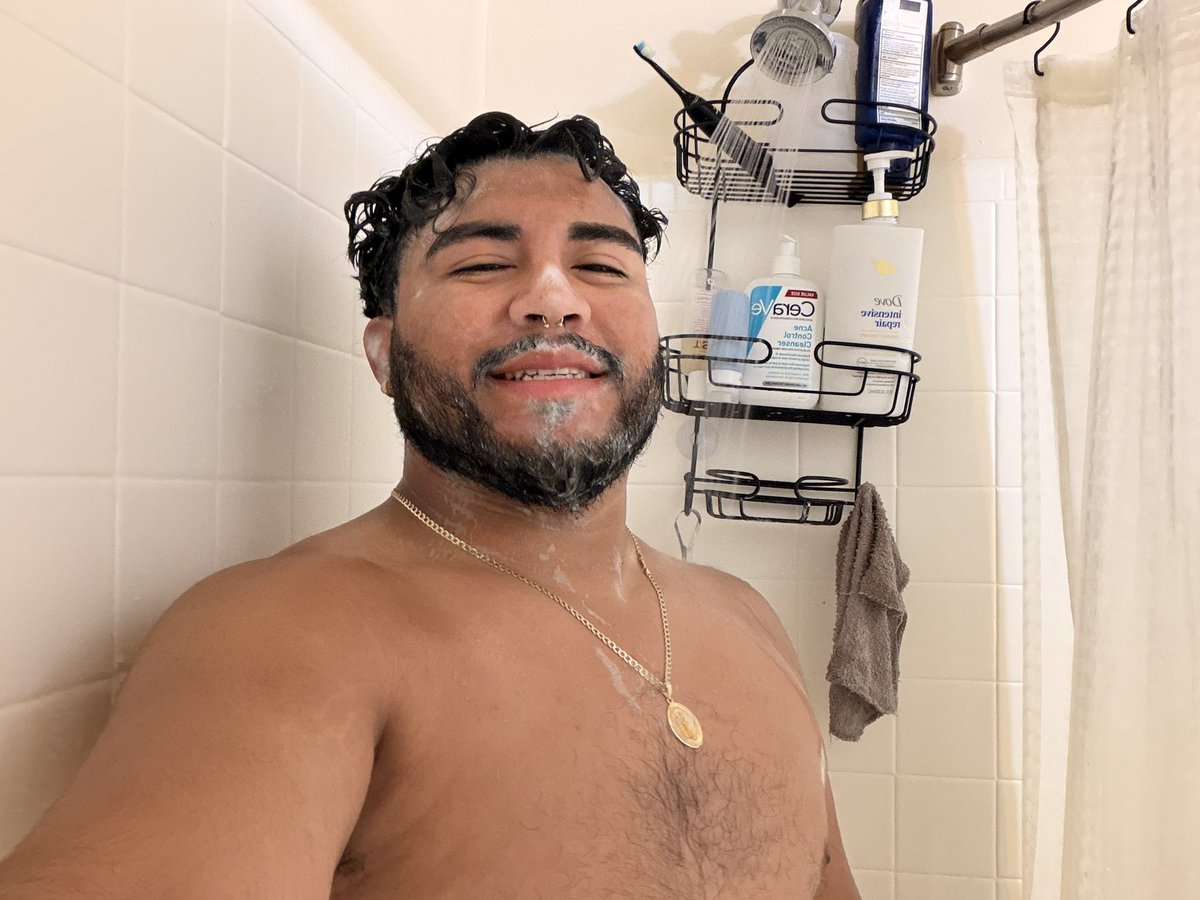 christitofer's tweet photo. i think i may actually consider myself phat now. I weighed myself today and I am H E A V Y !!!!!! https://t.co/EiqPlFGz6g