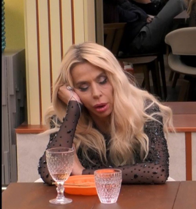 jysy110's tweet photo. Trovo fastidiosa la voce di Moreno quando parla.
#gfvip https://t.co/rqD632eMka