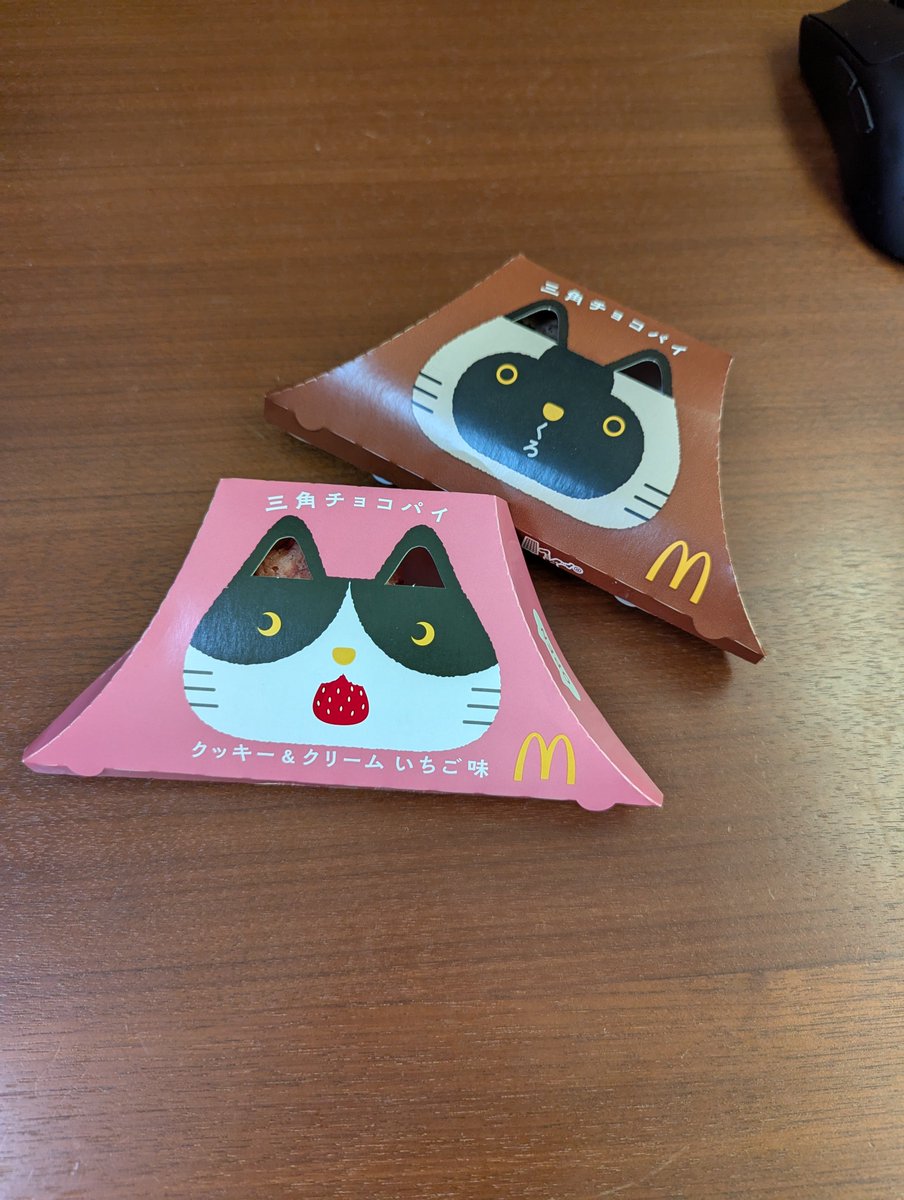 B77_3D's tweet photo. 朝から三角チョコパイだぜ https://t.co/6DU14DMai5