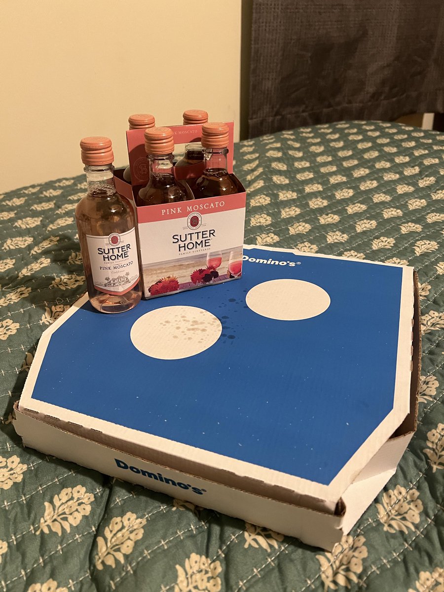 oxxiann's tweet photo. Officially in my late twenties. https://t.co/HSwrHuvlOI