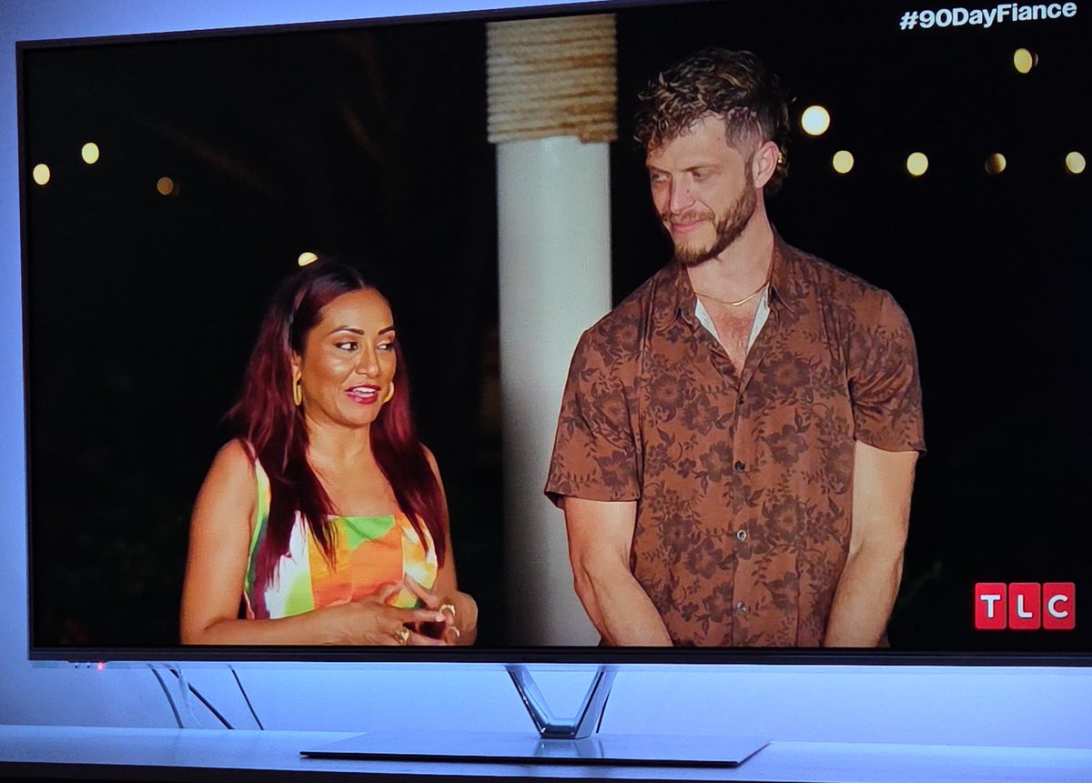 CathMnard's tweet photo. This guy is tall, good looking.... oh wait.... #90dayfiance #90DayHuntForLove https://t.co/dYaccUF4Wx