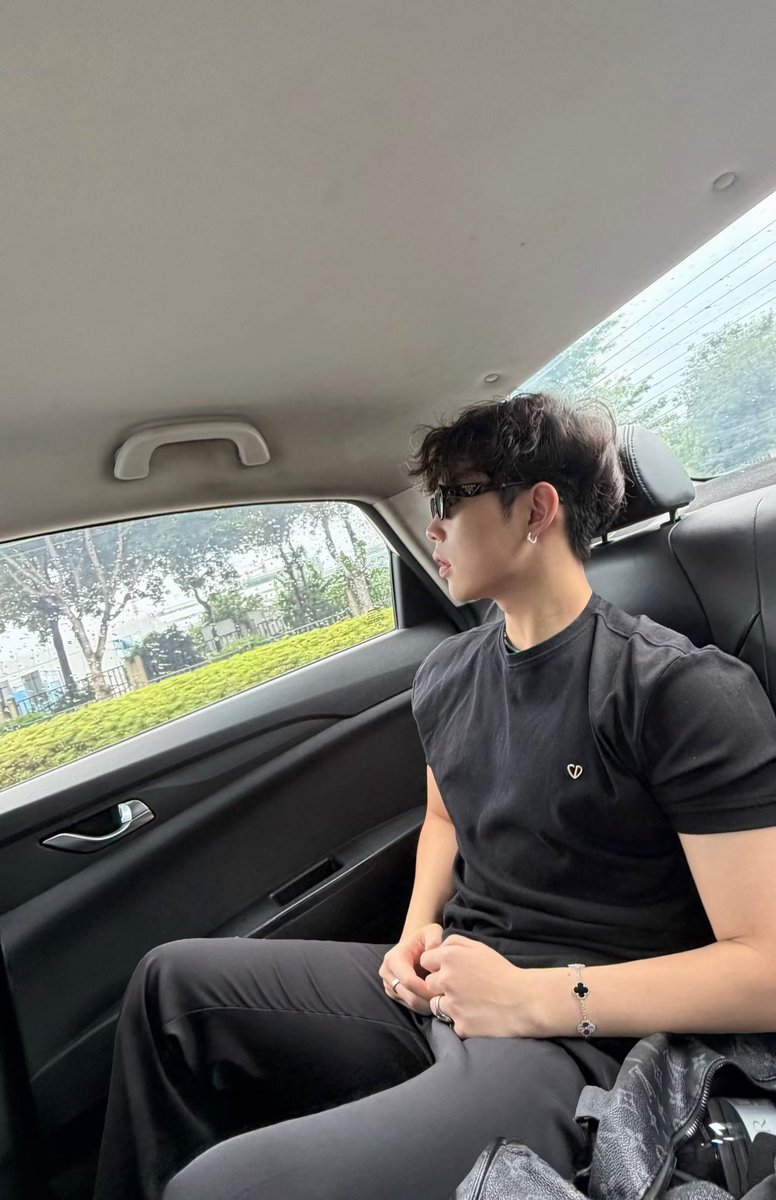 Tb1nzy's tweet photo. 入秋的话记得给我买最大码我怕着凉 https://t.co/3zZfkzeYKP
