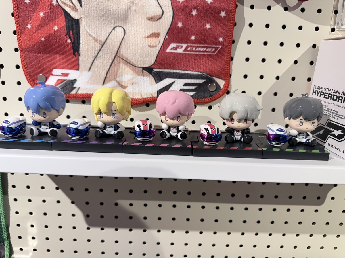 savemint's tweet photo. 십카페 앨범 전시💙💜💗❤️🖤 https://t.co/11TRLPuwqz