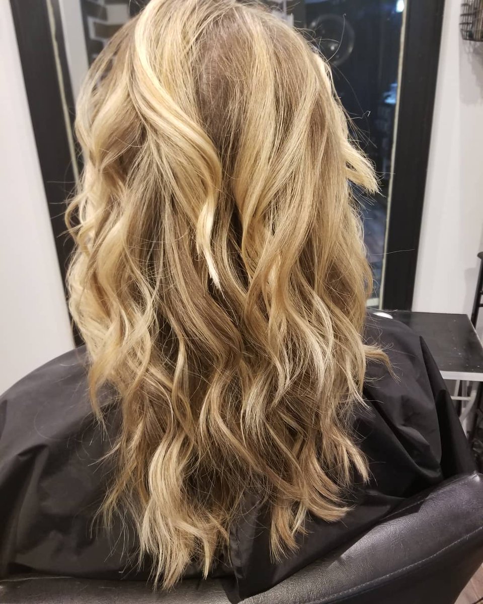 binnuroyman's tweet photo. #lorealprous #wavyhair #highlights #vabesthairartists #goodhair #instahair #freshhair #newhair #fallhair https://t.co/fHzCGeWJbA