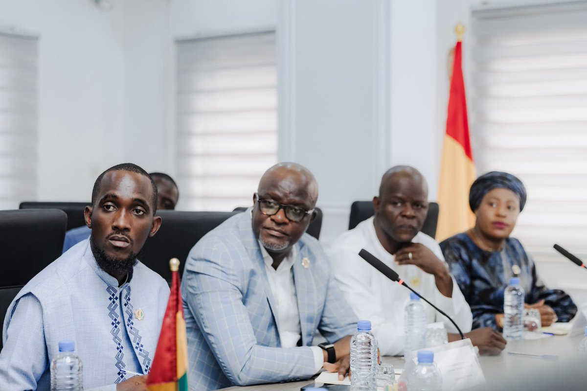 assembleeguinee's tweet photo. 𝐀𝐬𝐬𝐞𝐦𝐛𝐥𝐞́𝐞 𝐧𝐚𝐭𝐢𝐨𝐧𝐚𝐥𝐞 : 𝐥𝐚 𝐂𝐨𝐦𝐦𝐢𝐬𝐬𝐢𝐨𝐧 𝐂𝐨𝐦𝐦𝐞𝐫𝐜𝐞, 𝐇𝐨̂𝐭𝐞𝐥𝐥𝐞𝐫𝐢𝐞, 𝐓𝐨𝐮𝐫𝐢𝐬𝐦𝐞 𝐞𝐭 𝐀𝐫𝐭𝐢𝐬𝐚𝐧𝐚𝐭 𝐚̀ 𝐥’𝐞́𝐜𝐨𝐮𝐭𝐞 𝐝𝐞𝐬 𝐚𝐜𝐭𝐞𝐮𝐫𝐬 𝐞́𝐜𝐨𝐧𝐨𝐦𝐢𝐪𝐮𝐞𝐬

Lire l’article complet 

https://t.co/sQCM0te3tX

#AN #AlloAN https://t.co/pO0j6KZe1r