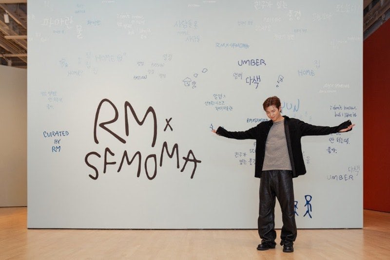 Arikive4's tweet photo. We don’t talk enough about how successful RMx SFMOMA is. It’s getting major media coverage, and drawing local visitors which some are literally flying in just to see his collection. He’s sharing korean art with the world, namjoon’s creating a HUGE cultural impact https://t.co/rlM4iqUw94