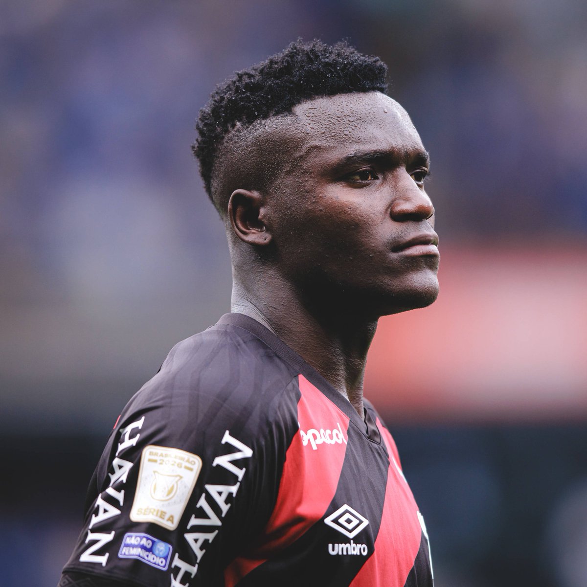 SofascoreBR's tweet photo. 🔎 Kevin Viveros é o artilheiro do @Brasileirao 2026! 🇨🇴🔥

⚔️ 28 jogos 
⚽️ 21 gols (!)
🅰️ 3 assistências
🅿️ 24 participações em gols (!)
⏰ 103 mins p/ participar de gol (!)
🎯 3.9 finalizações p/ marcar gol (!)
👟 82 finalizações (48 no gol!)
💪 118 duelos ganhos (!)
🥊 5 pênaltis sofridos (!)
💯 Nota Sofascore 7.25