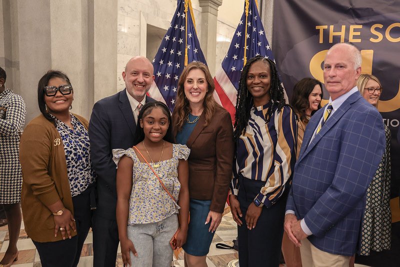 CJ_HCS_Sup's tweet photo. Proud to celebrate Loris Middle School today as State Superintendent Ellen Weaver recognized their outstanding academic gains as one of South Carolina’s highest-growth schools! A testament to the hard work of students, teachers, and school leaders. This is what stepping forward looks like! #HCS #RiseWithReading #SouthCarolinaSurge @ellenfored @HCSInfo @EducationSC