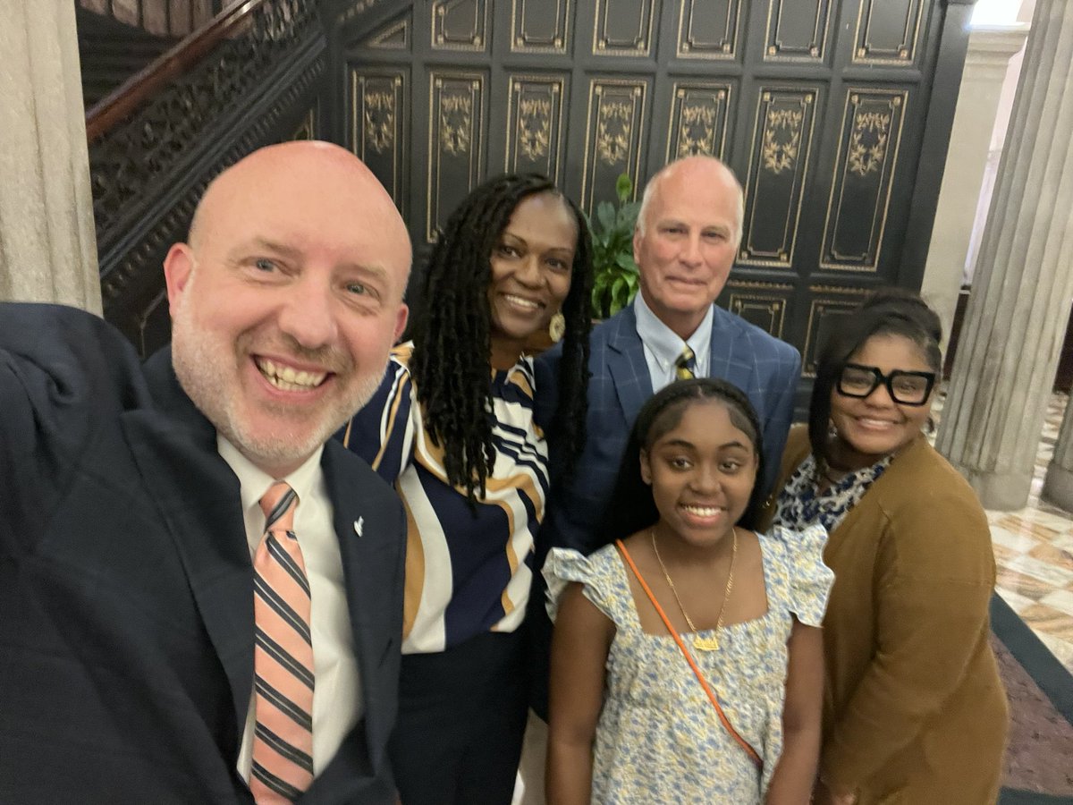 CJ_HCS_Sup's tweet photo. Proud to celebrate Loris Middle School today as State Superintendent Ellen Weaver recognized their outstanding academic gains as one of South Carolina’s highest-growth schools! A testament to the hard work of students, teachers, and school leaders. This is what stepping forward looks like! #HCS #RiseWithReading #SouthCarolinaSurge @ellenfored @HCSInfo @EducationSC