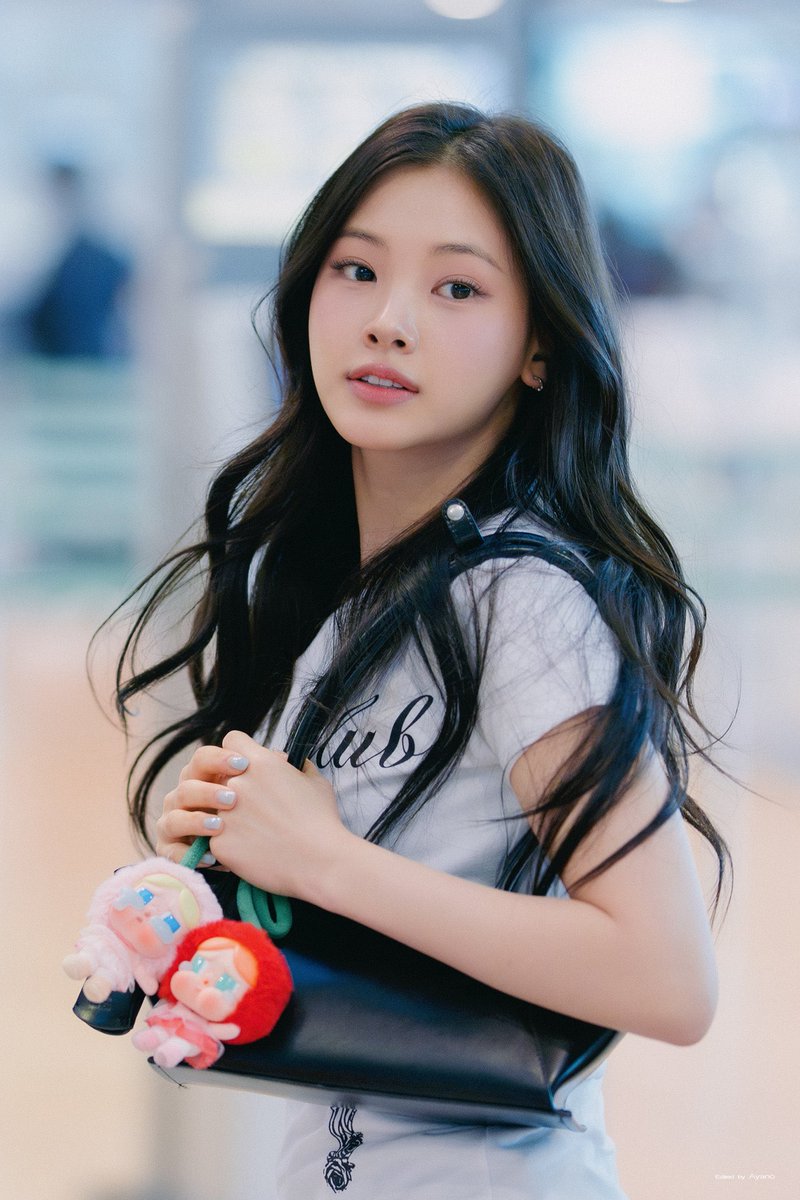 citruscene's tweet photo. yihyun of baby dont cry !!
kpop stans are sleeping on her talent and beauty like LOOK AT HER https://t.co/gNhgPBKzYR
