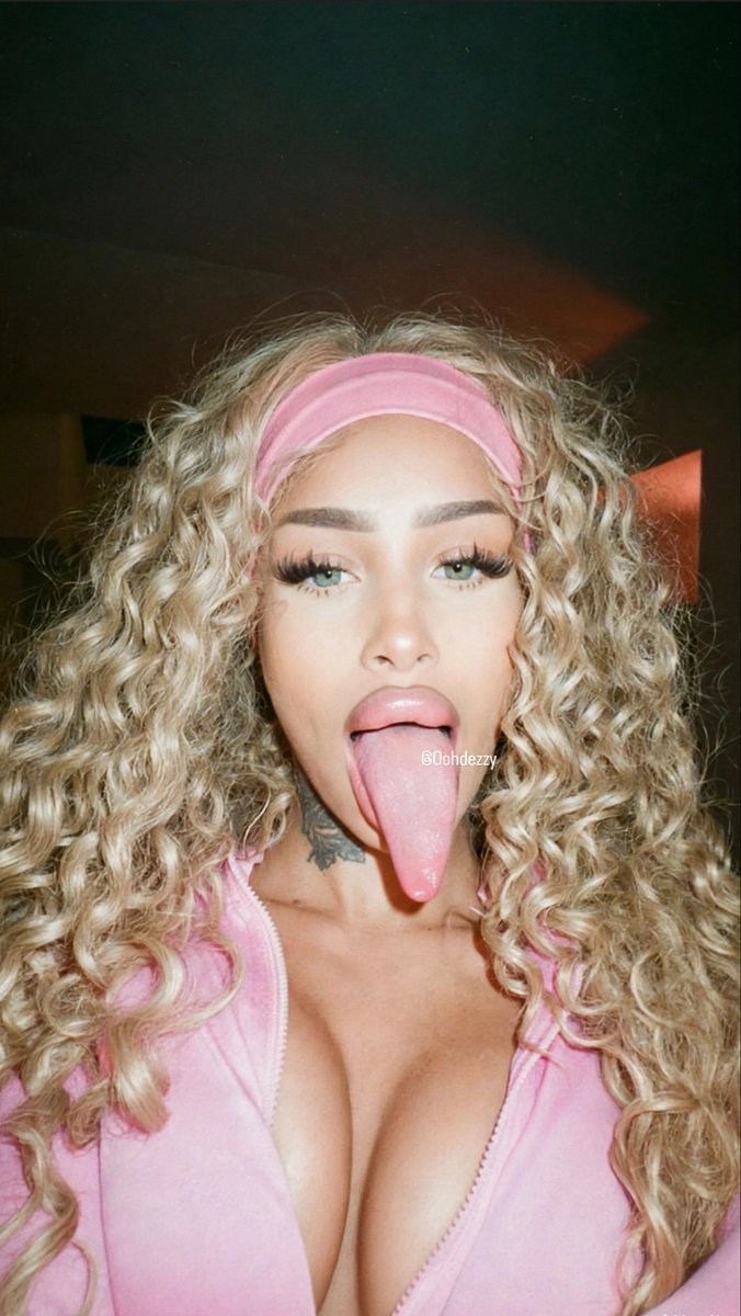 dezzy_carmella's tweet photo. #tongue #tonguefetish #longtongue #of #girl #ass #sexy #xxx #nsfw #fetish #tiktokgirl #big #lick #sloppy #face #choke #face #pretty #hot #wild #body #talent #longtongue #mouth #wet #girl #cute #trend https://t.co/hFdK5BsQaA