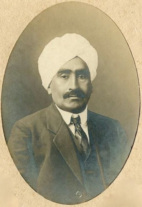 Fintech03's tweet photo. In 1914, a 51 year old Indian prof. with 27 years of teaching behind him was told to leave Germany at once. The man who told him sent him to Ernest Rutherford.

His name was Ruchi Ram Sahni, and he taught chemistry at Government College, Lahore. 

He had gone to Germany with one question. Why did lead from different sources give different atomic weights? He suspected an impurity.

In Karlsruhe, Kasimir Fajans had just found the cause: Radium D, a radioactive form of lead. 

Sahni nearly stepped back. He didn't know the radioactivity techniques, and he feared slowing Fajans down. 

Fajans was impressed by his observations and persuaded him to work on it together.

Then war broke out in Europe, and Fajans told him to go to Rutherford's laboratory in Manchester.

The young Niels Bohr worked in that lab too. Sahni published two papers in the Philosophical Magazine, in 1915 and 1917: one on how alpha, beta and gamma rays act on photographic plates, and one on how alpha particles scatter in gases. 

Both carry his name alone. Rutherford communicated them.

He carried his photographic plates home for further work. On the ship journey to India they were damaged. A promising research career in this area came to an abrupt end.

P.S. A "communicated" paper is one an established scientist submits to a journal on the author's behalf.

Source: Ashok Sahni, Indian Journal of History of Science, 2018; Memoirs of Ruchi Ram Sahni, Vigyan Prasar, 1994.

Photo: Wikimedia Commons, Ruchi Ram Sahni, May 1919, photographer unknown, marked public domain.