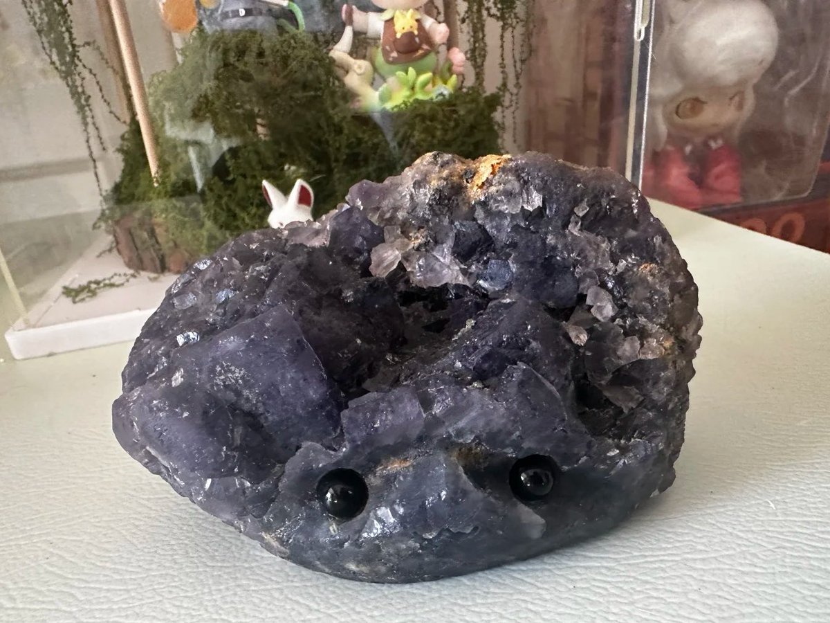 rlaned0's tweet photo. This natural crystal cluster ornament is cute in shape, carved from raw stone, and has natural mineral textures on the surface. Its overall quality is good, making it suitable as a home decoration or for collection. https://t.co/RgmDn3l9kV