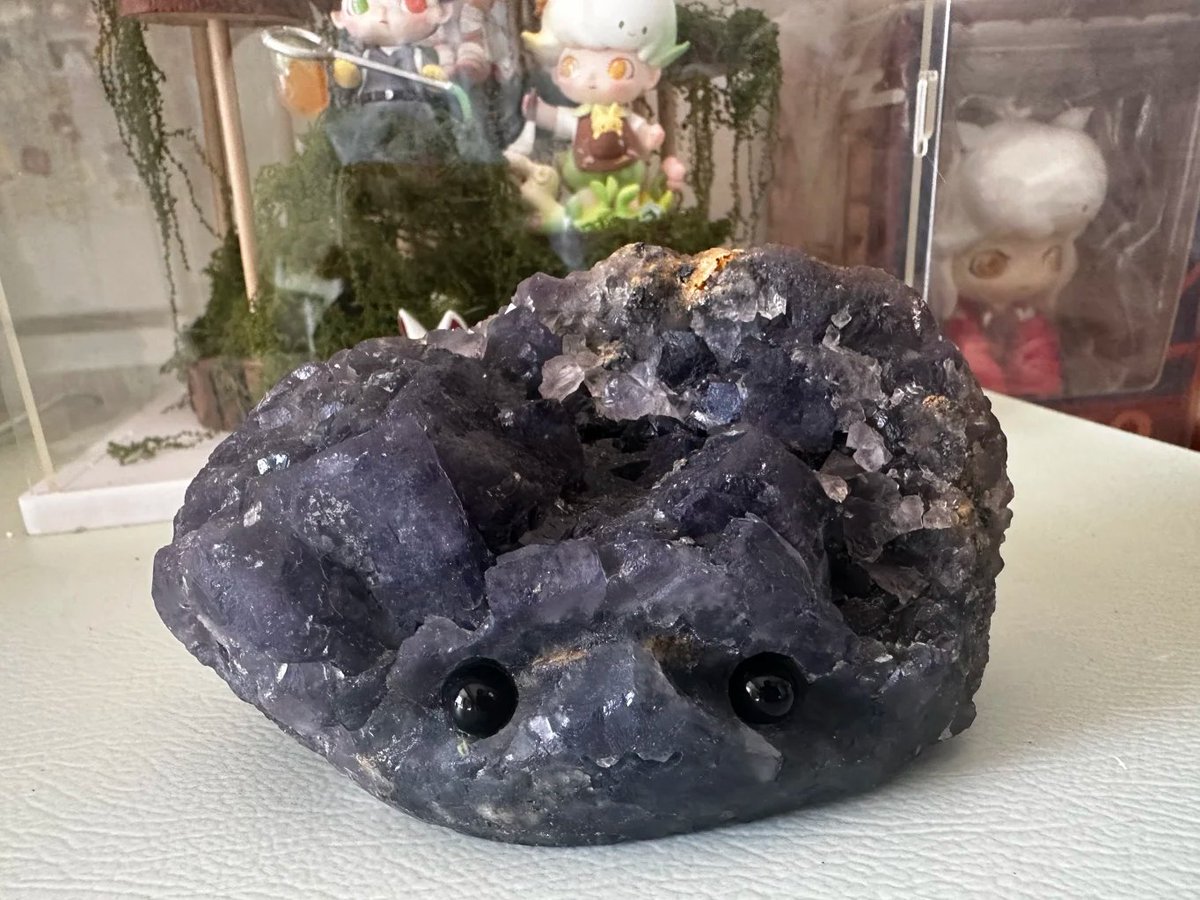 rlaned0's tweet photo. This natural crystal cluster ornament is cute in shape, carved from raw stone, and has natural mineral textures on the surface. Its overall quality is good, making it suitable as a home decoration or for collection. https://t.co/RgmDn3l9kV