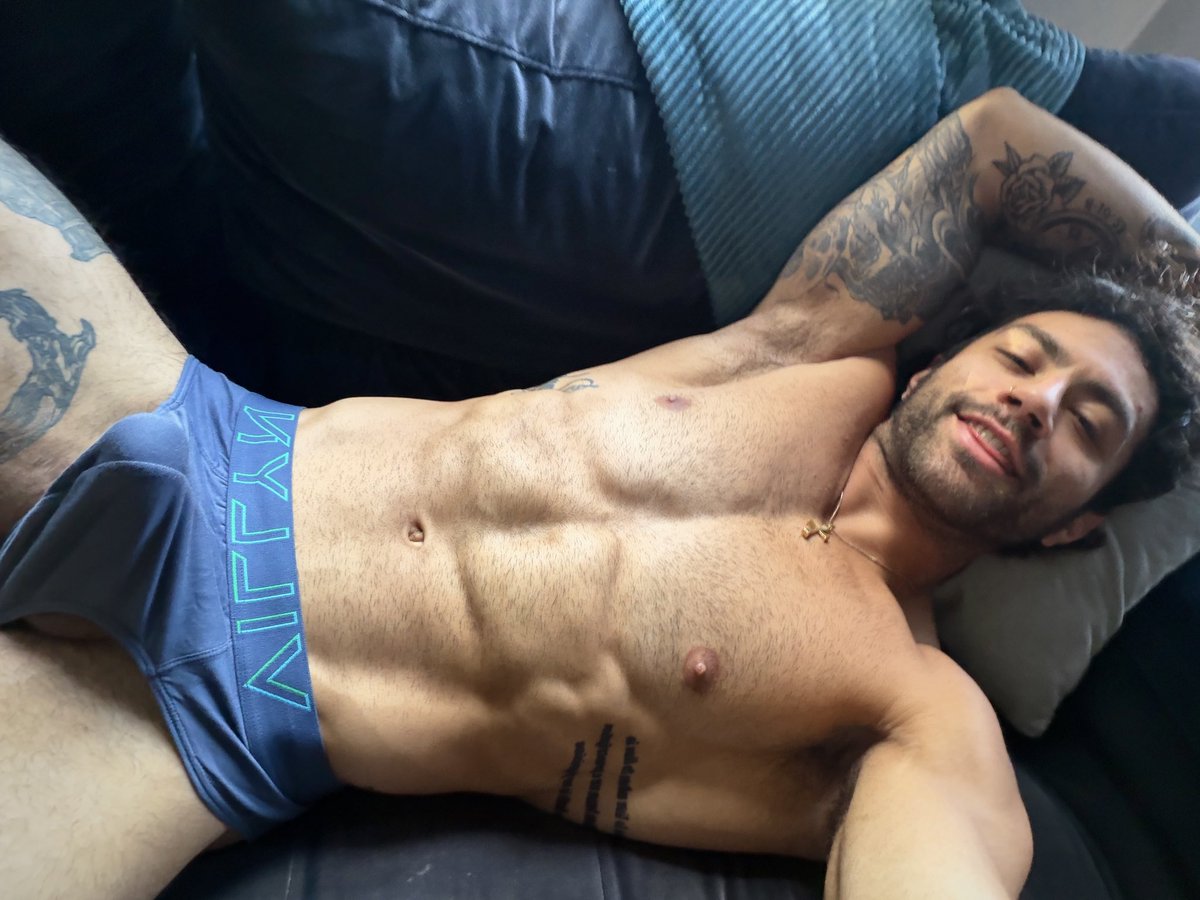 KlymBrandon's tweet photo. Come cuddle boo https://t.co/1yuY8qCt5t