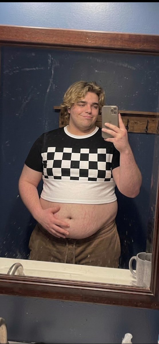 gaininman's tweet photo. I’ve grown so much but I need more. Anyone wanna buy me some food? You’ll can decide how much and I’ll eat it all for you to see. 🐷🐷

Venmo: Parker5299

#gainerboy #feederism #fittofat https://t.co/isNXLg8h5U