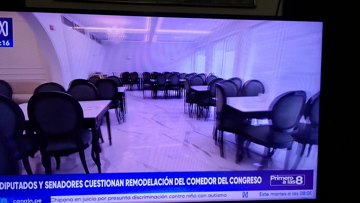 marlencslhl's tweet photo. Nuevo comedor para la bicameralidad, los senadores ahora comerán en un comedor que costó más de 1.5 millones remodelarlo, seguro estaban pensado en nosotros cuando tomaron ésta decisión. PD.Esto lo gestiono la anterior directiva, la de Rospigliosi, según reporta Canal N. https://t.co/9FyfPxg1qq