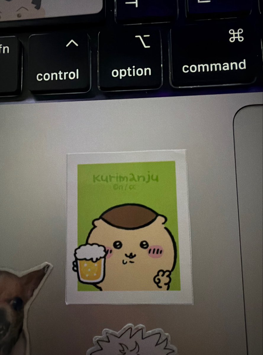 Kiyahoyo's tweet photo. 노트북 열때마다 밤만쥬 https://t.co/CGrFdJfkd7