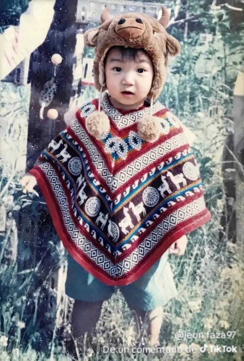 aegiguu's tweet photo. jungkook en alguna realidad alterna en la que se tuvo que mudar a Perú de bebé https://t.co/DJaYspSTE5