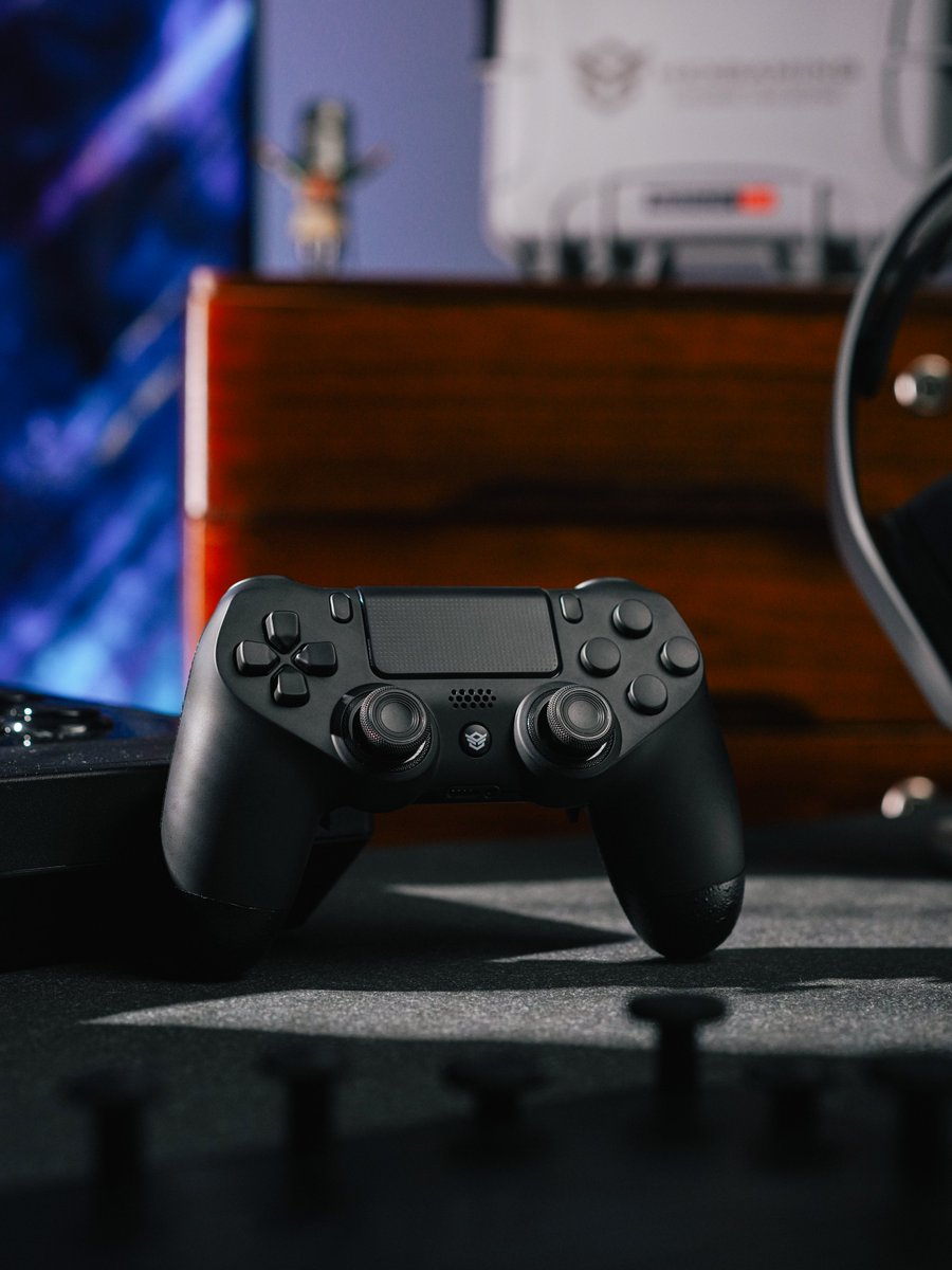 HexController's tweet photo. ps4 gamers where u at 📟 https://t.co/udEXLKNzSg