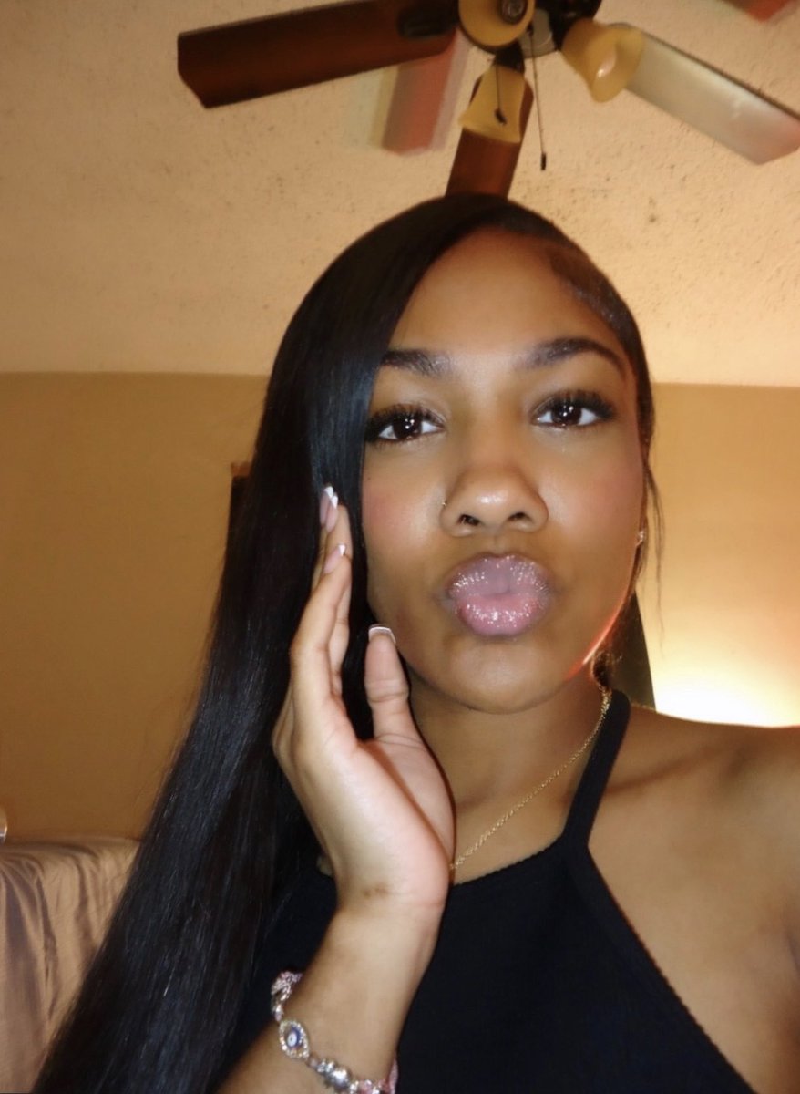 sbmami_'s tweet photo. me &amp; my digi cam against the world😩 https://t.co/HtJULDh3ID