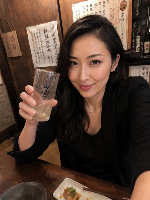 HPredovic5866's tweet photo. 48歳の女と
夜ドライブするのってどうですか？

私はたぶん距離近めになります https://t.co/lZZQR0cAMX